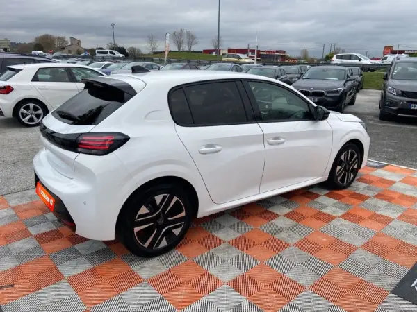 Peugeot 208 100 BV6 ALLURE Radars AV-AR Ecran 10" - Photo 5