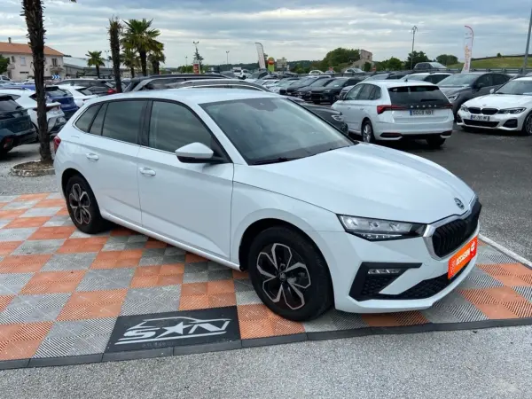 Skoda SCALA 1.0 TSI 116 BV6 SELECTION Caméra Radars Cockpit JA 16" diamantées - Photo 3