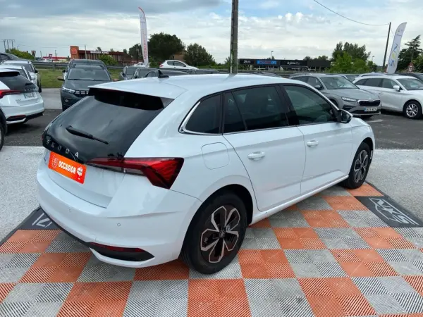 Skoda SCALA 1.0 TSI 116 BV6 SELECTION Caméra Radars Cockpit JA 16" diamantées - Photo 5