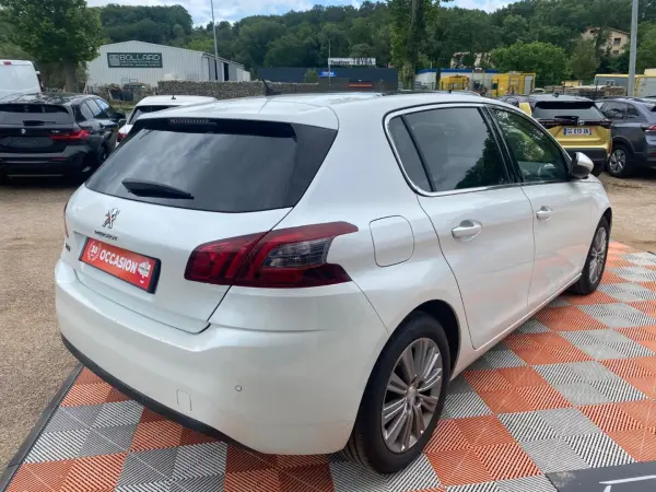 Peugeot 308 1.2 PureTech 130 ALLURE - Photo 4