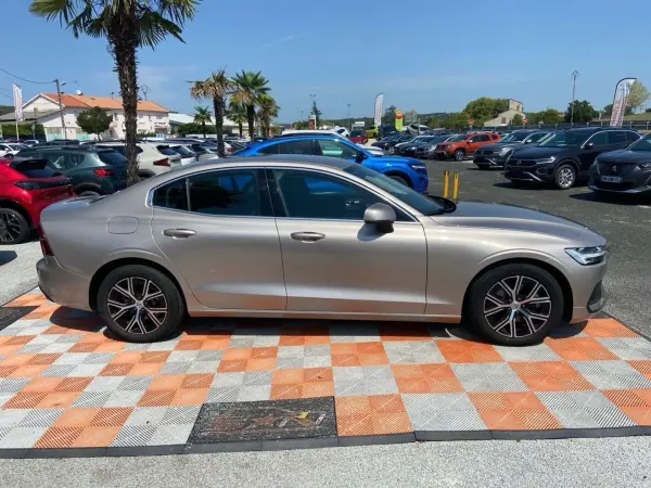 Volvo S60 B4 197 MHEV BVA CORE + GPS Caméra - Photo 4