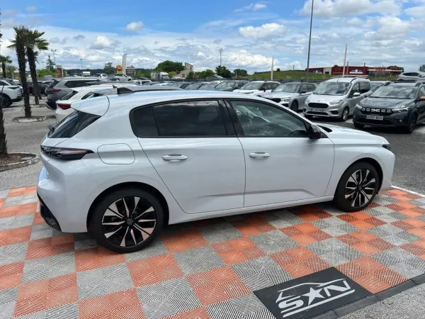 Peugeot 308 New BlueHDi 130 EAT8 ALLURE PACK ACCES & NAVIGATION - Photo 4