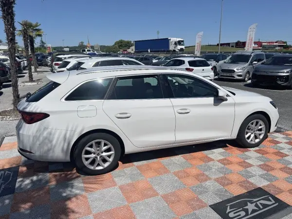 Seat LEON SPORTSTOURER 1.5 TSI 115 BV6 STYLE 25ème ANNIVERSAIRE Caméra Keyless - Photo 4