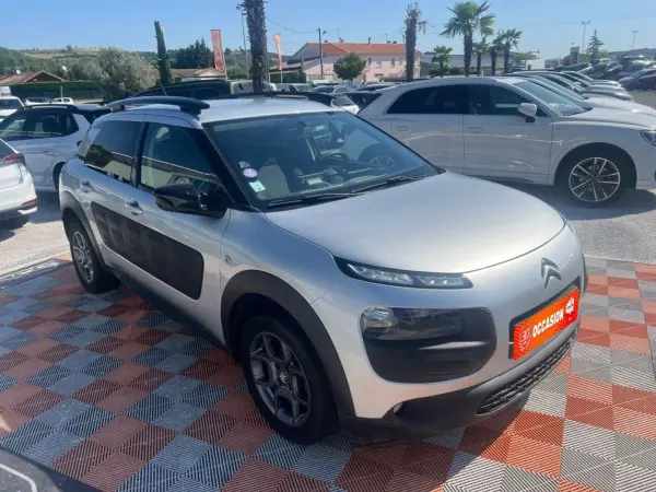 Citroën C4 CACTUS 1.2 VTi 12V 82 SHINE - Photo 3
