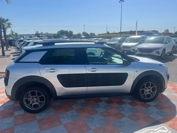Citroën C4 CACTUS 1.2 VTi 12V 82 SHINE - Photo 4