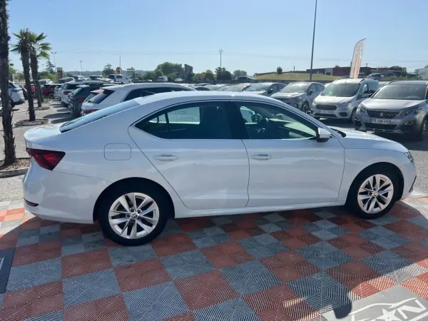 Skoda OCTAVIA 2.0 TDI 115 BV6 SELECTION Caméra JA 17" - Photo 4