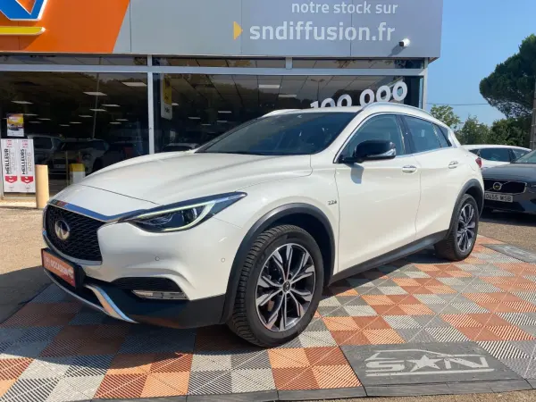 INFINITI QX30