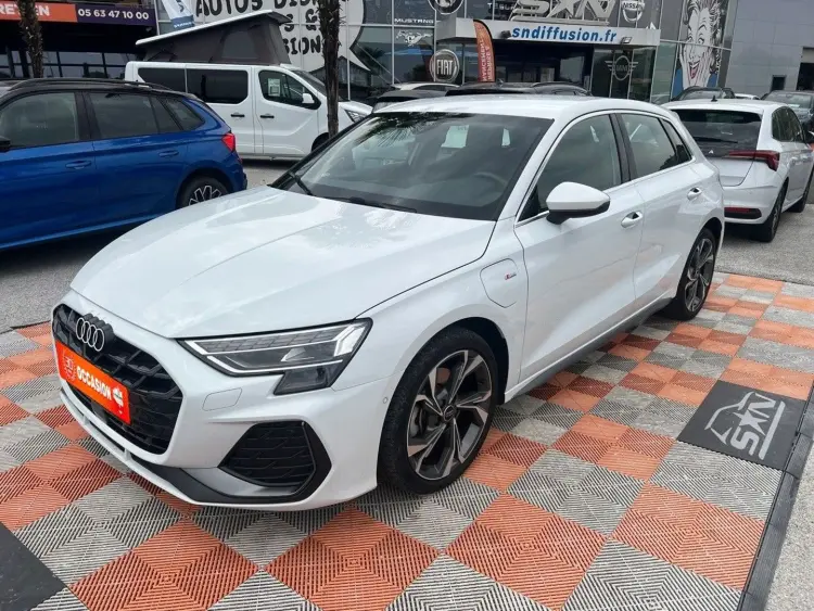 Audi A3 SPORTBACK 40 TFSIe 204 S-TRONIC S-LINE GPS Caméra +7000€ d'Options