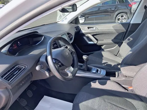 Peugeot 308 SW BlueHDi 130 BV6 ALLURE PACK Full LEDS Attelage - Photo 3