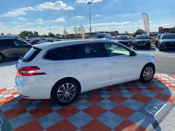 Peugeot 308 SW BlueHDi 130 BV6 ALLURE PACK Full LEDS Attelage - Photo 2