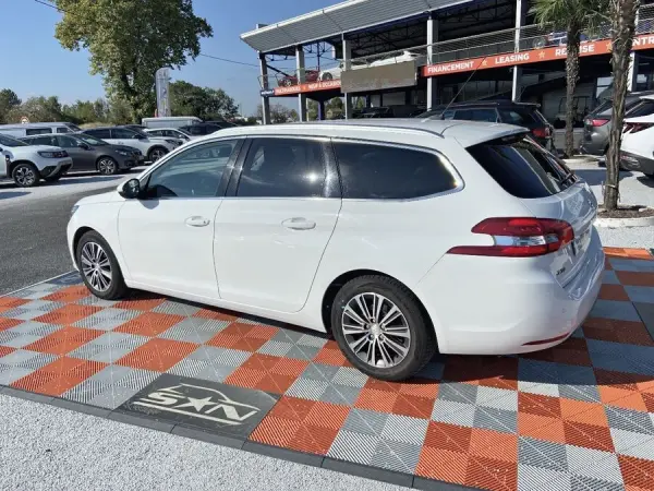 Peugeot 308 SW BlueHDi 130 BV6 ALLURE PACK Full LEDS Attelage - Photo 5