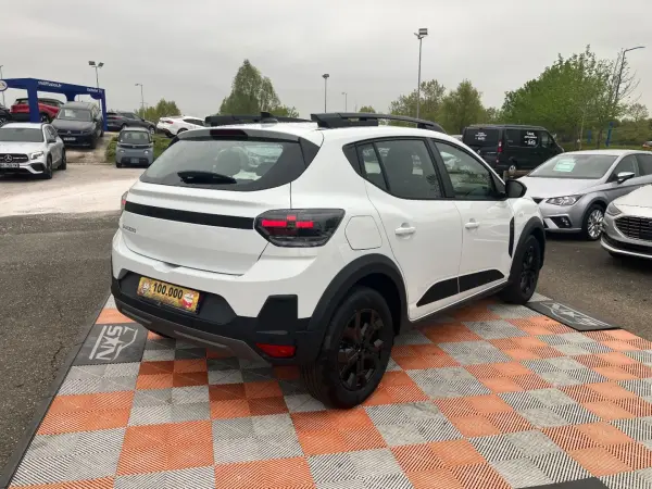 Dacia SANDERO NEW ECO-G 120 AUTO STEPWAY EXTREME Pack Navigation - Photo 5