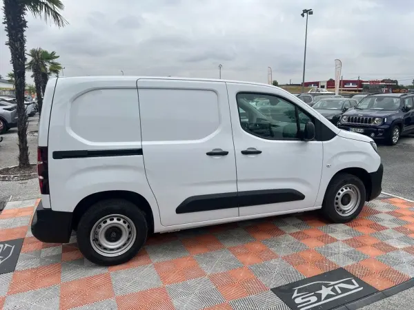 Peugeot PARTNER FOURGON M BlueHDi 100 BV6 Ecran 10" Caméra 3 Places 18300HT - Photo 4