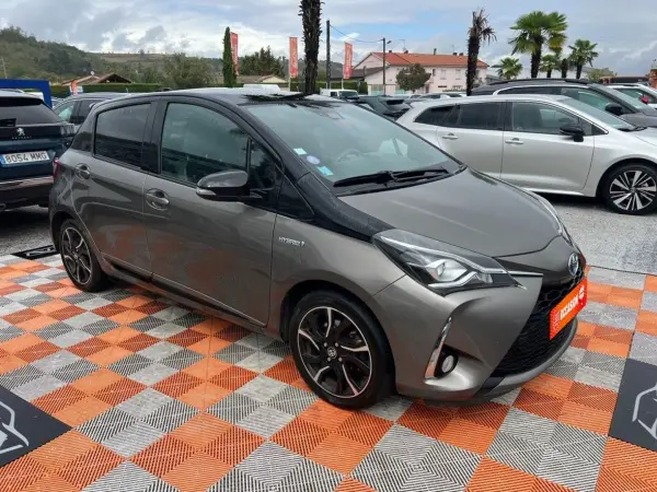 Toyota YARIS 100 HYBRID COLLECTION - Photo 3