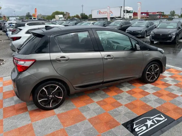 Toyota YARIS 100 HYBRID COLLECTION - Photo 4