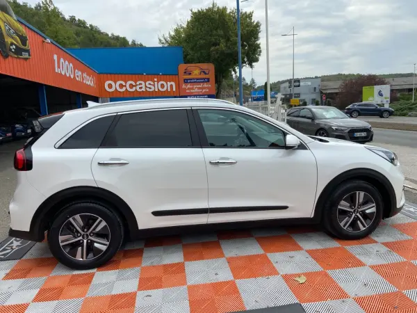 Kia NIRO 1.6 GDi 105ch ISG + électrique 43.5ch Design DCT6 - Photo 4