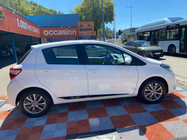 Toyota YARIS 110 VVT-i Dynamic Business 5p - Photo 4