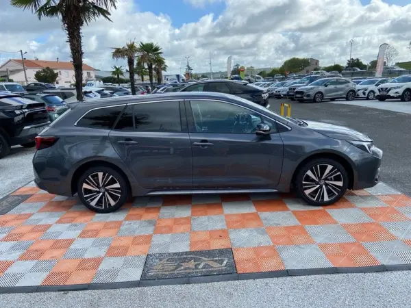 Toyota COROLLA TOURING SPORTS 1.8 HYBRIDE 140 DESIGN PACK TECH Hayon GPS Caméra - Photo 4