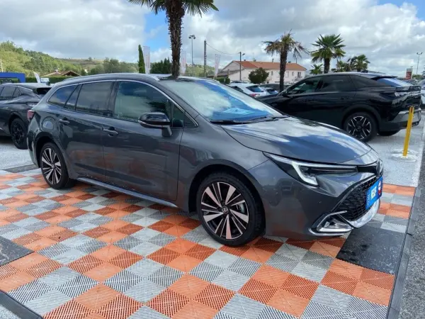Toyota COROLLA TOURING SPORTS 1.8 HYBRIDE 140 DESIGN PACK TECH Hayon GPS Caméra - Photo 3