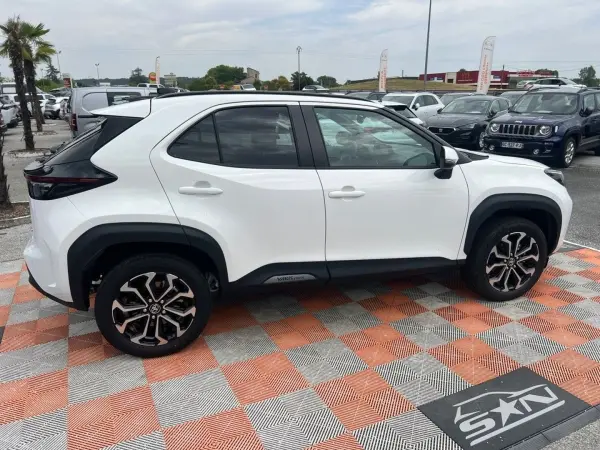 Toyota YARIS CROSS 1.5 HYBRIDE 130 2WD DESIGN BUSINESS - Photo 4