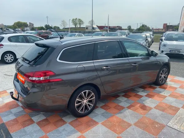 Peugeot 308 SW 1.2 PureTech 130 ALLURE - Photo 5
