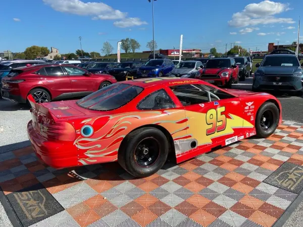 NASCAR NASCAR COVERING FLASH MCQUEEN - Photo 5