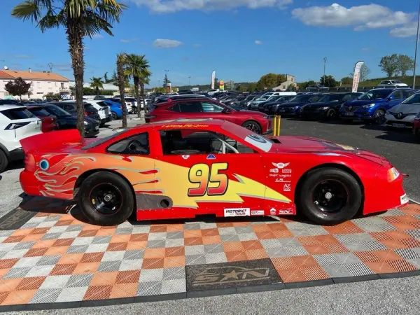 NASCAR NASCAR COVERING FLASH MCQUEEN - Photo 4