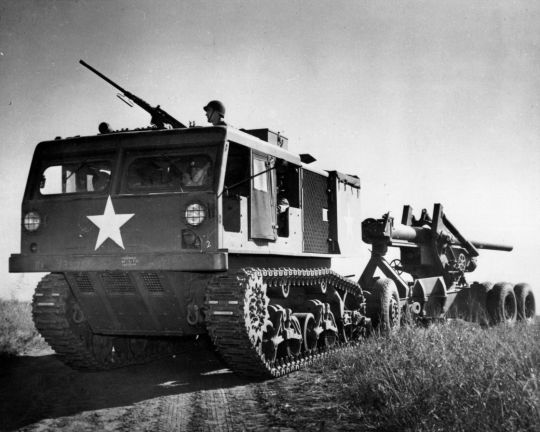 M4-HST-tows-155mm-Long-Tom.jpg